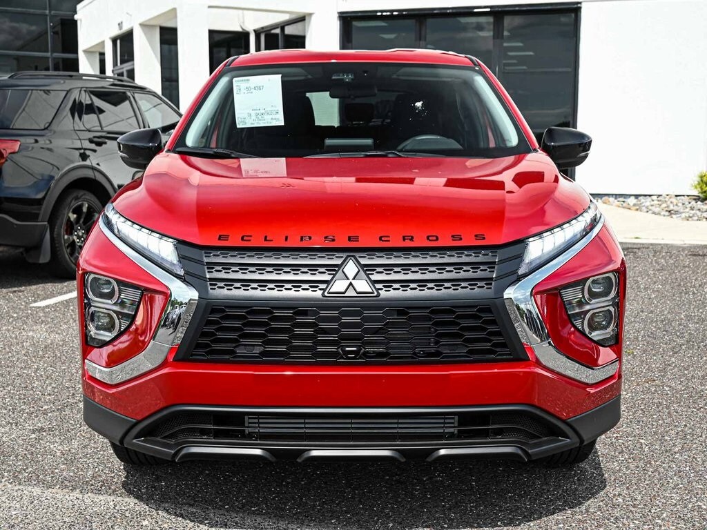 2024 Mitsubishi Eclipse Cross LE photo 2