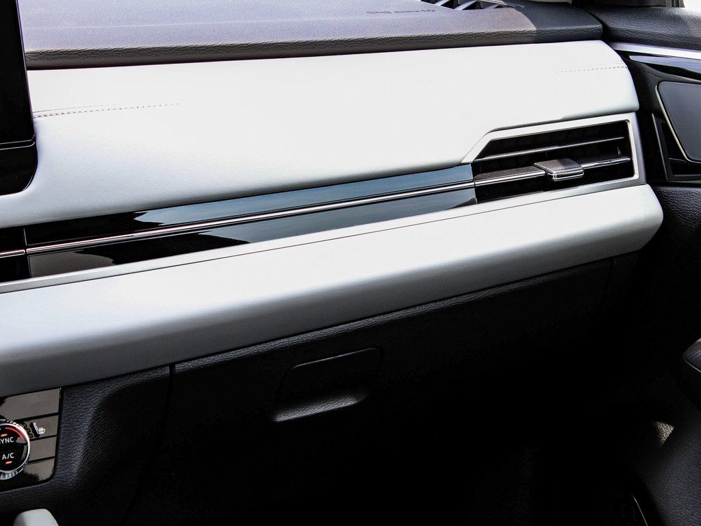 2025 Mitsubishi Outlander SE - Photo 17