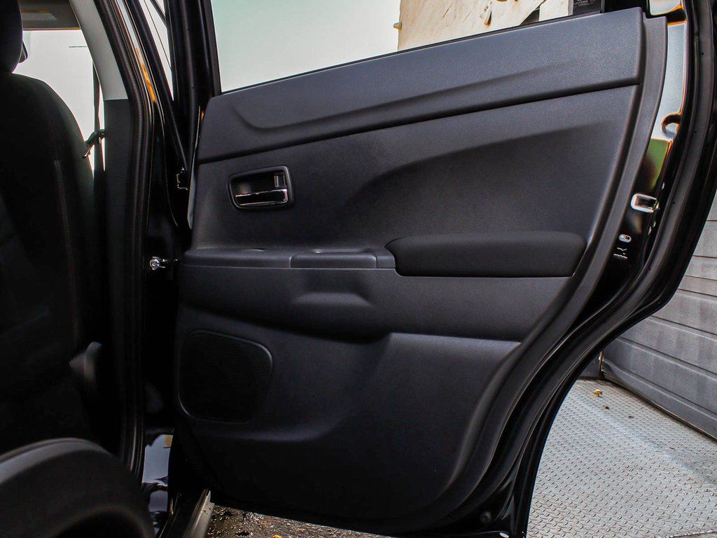 2025 Mitsubishi Outlander Sport ES - Photo 13