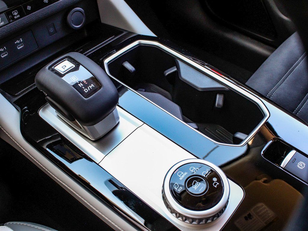 2025 Mitsubishi Outlander SE - Photo 24