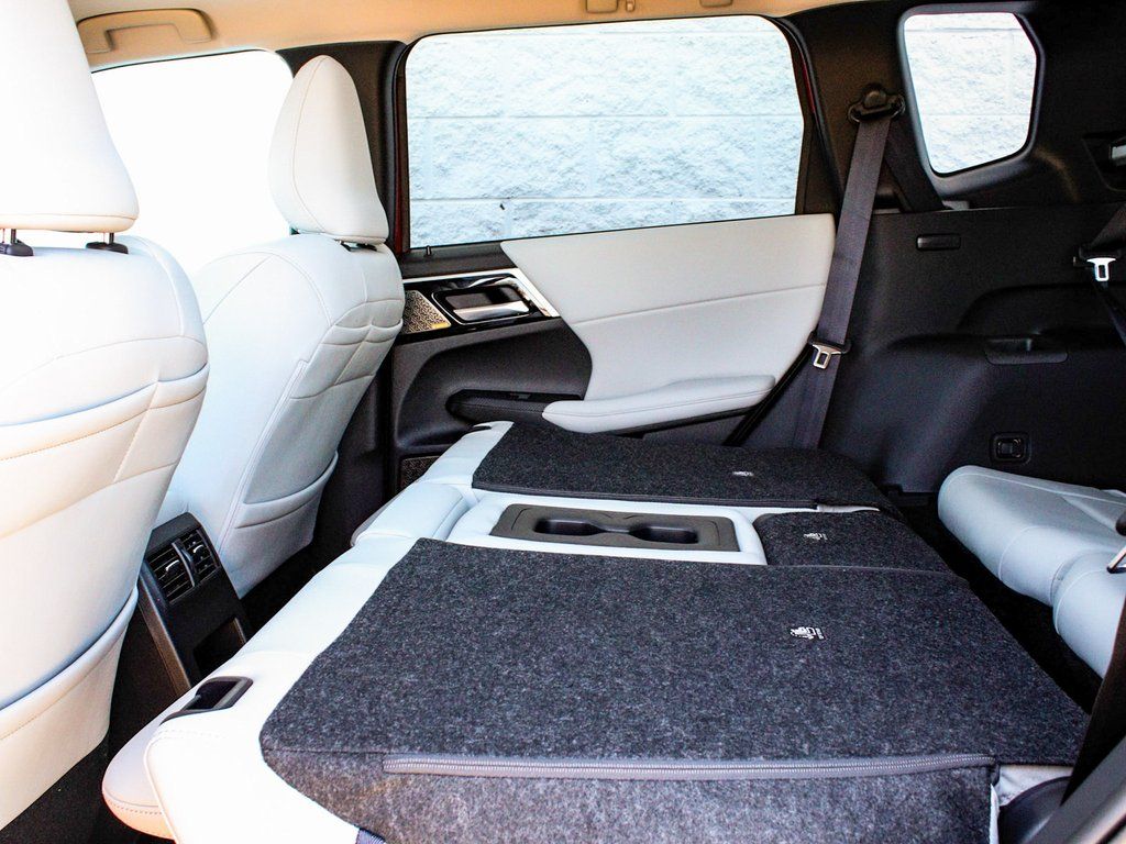 2025 Mitsubishi Outlander SE - Photo 35