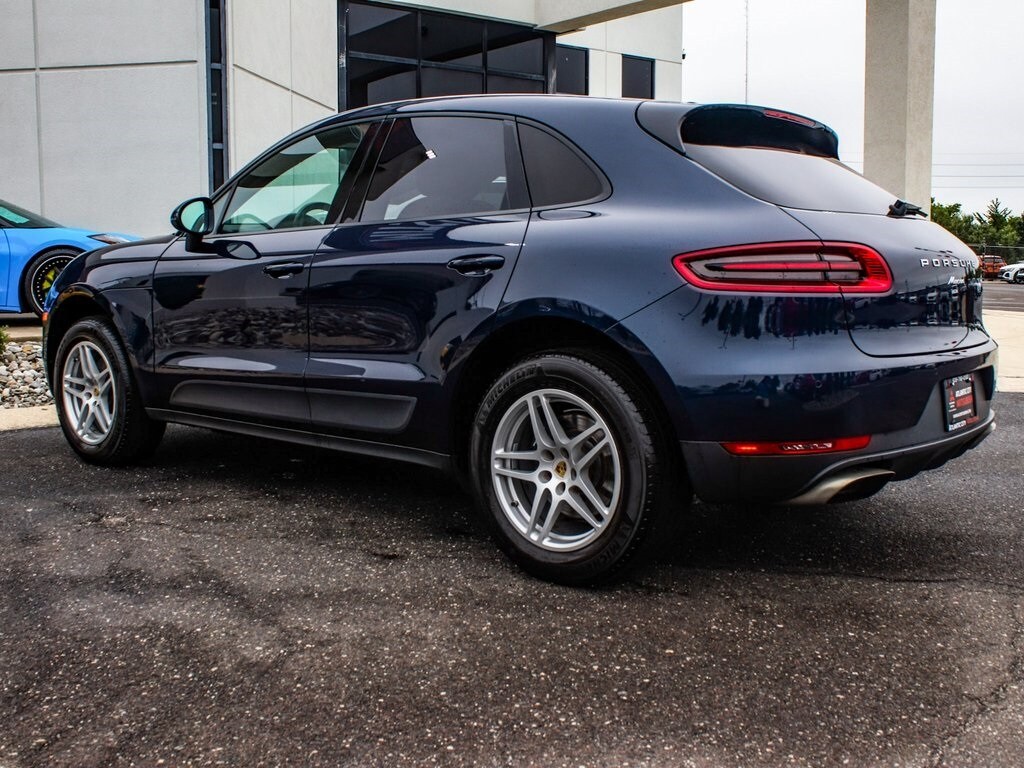 2018 Porsche Macan Base photo 2