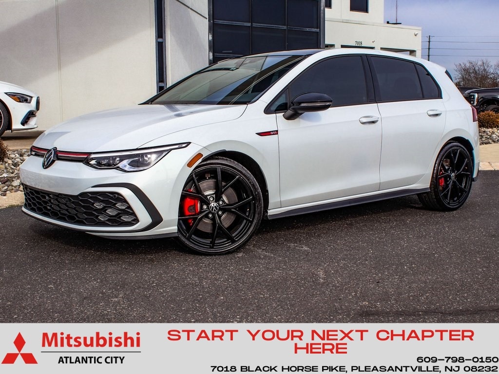 2024 Volkswagen Golf GTI SE's photo