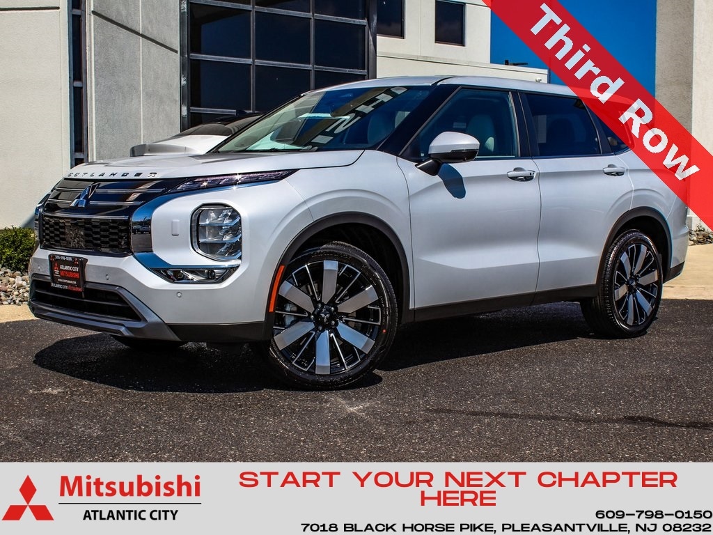 2025 Mitsubishi Outlander SE's photo