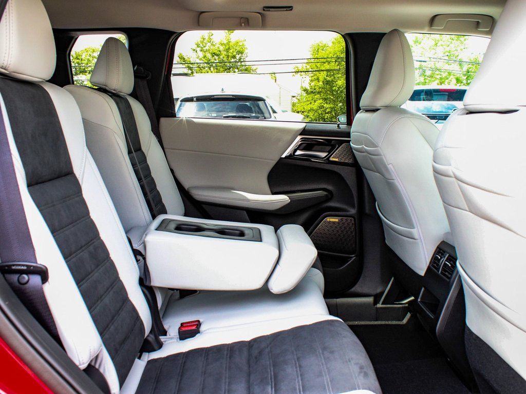 2025 Mitsubishi Outlander SE - Photo 39