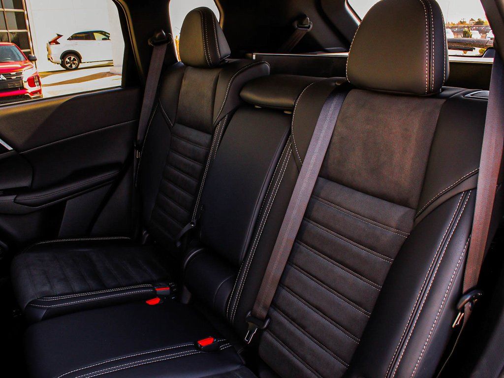 2025 Mitsubishi Outlander SE - Photo 32