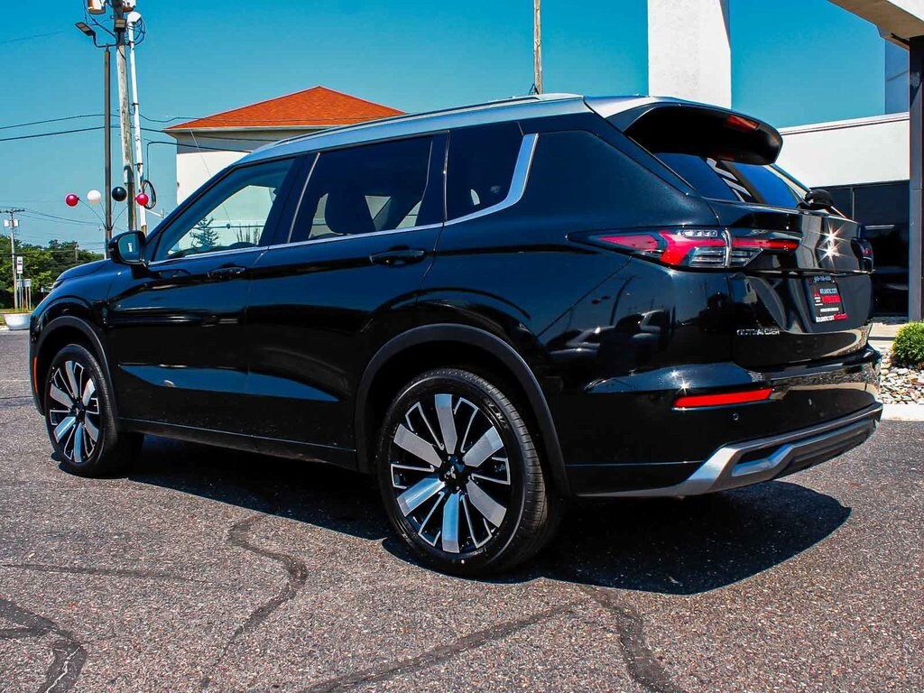 2025 Mitsubishi Outlander Platinum photo 4