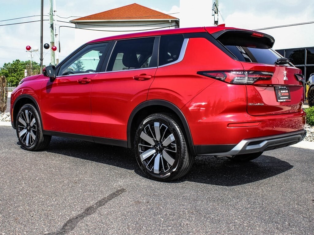 2025 Mitsubishi Outlander SE photo 4