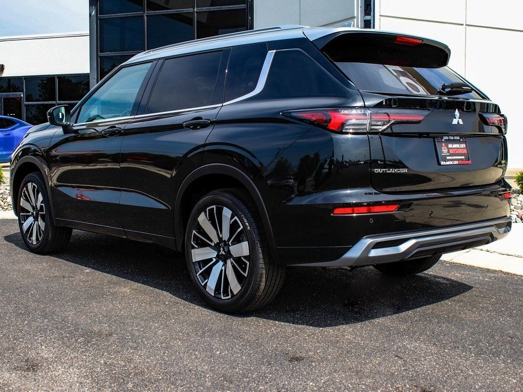 New 2025 Mitsubishi Outlander Platinum Edition SUV