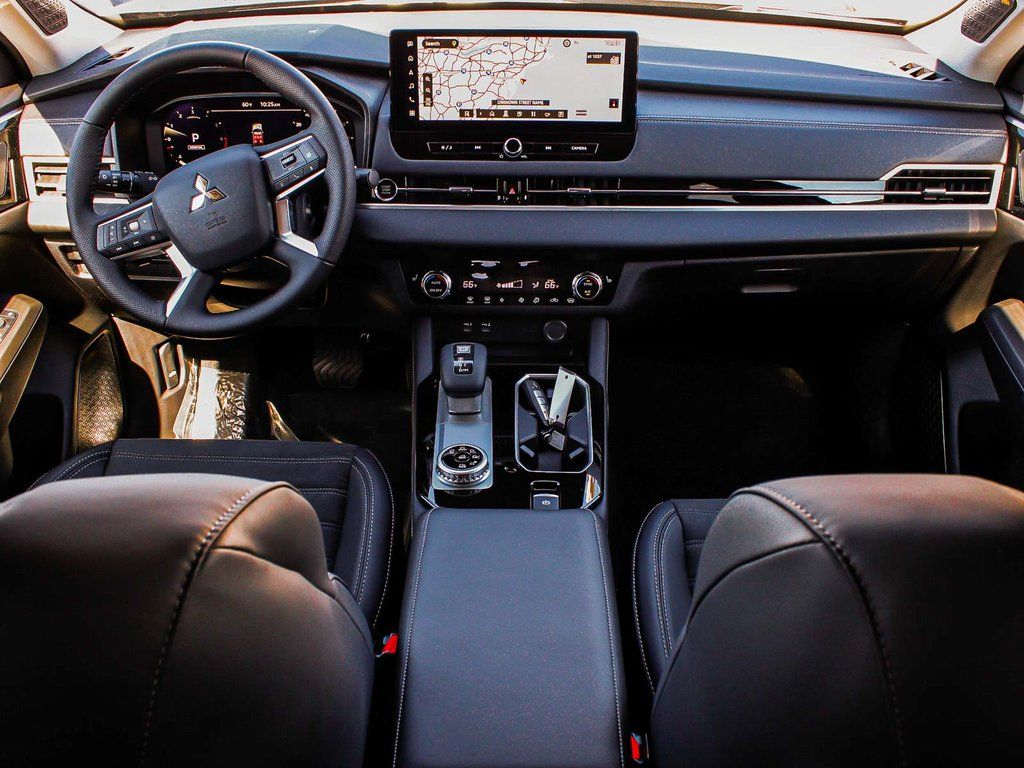 2025 Mitsubishi Outlander SE - Photo 39