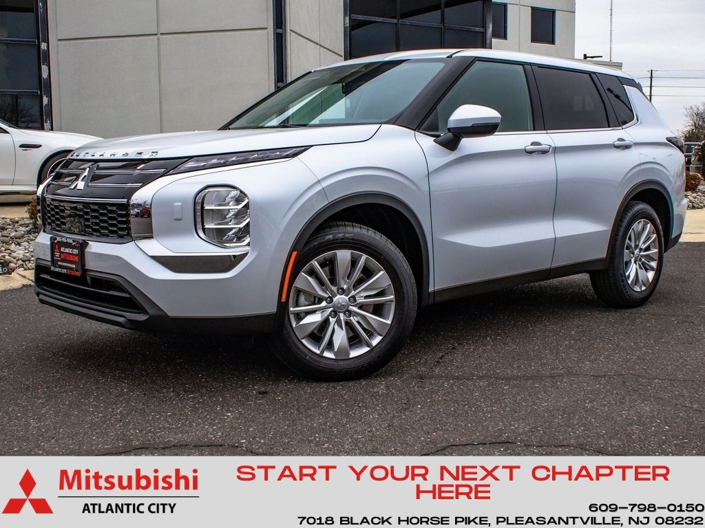 2026 Mitsubishi Outlander ES's photo