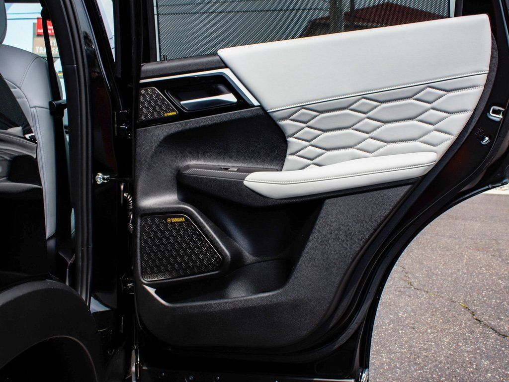 2025 Mitsubishi Outlander SEL Platinum Edition - Photo 12