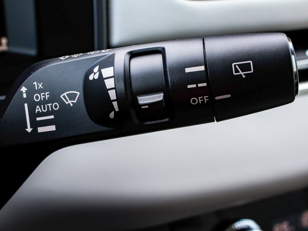 2025 Mitsubishi Outlander SEL Platinum Edition - Photo 31