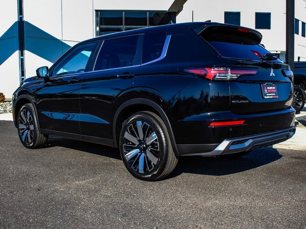 New 2026 Mitsubishi Outlander SE SUV