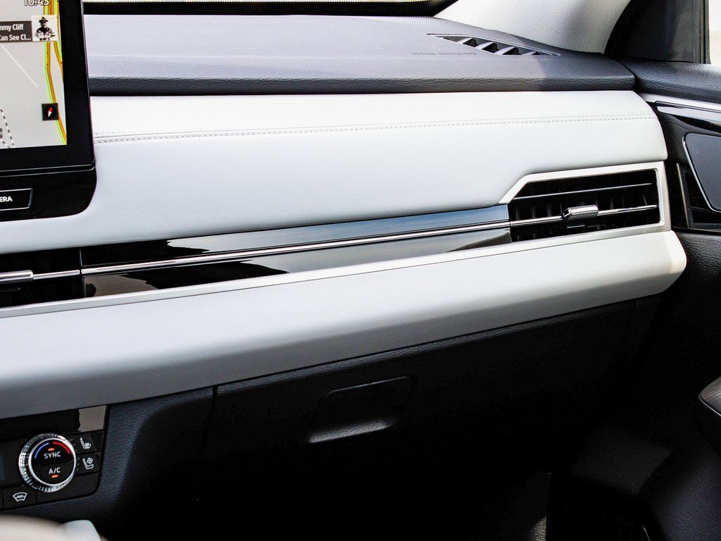 2025 Mitsubishi Outlander SEL Platinum Edition - Photo 18