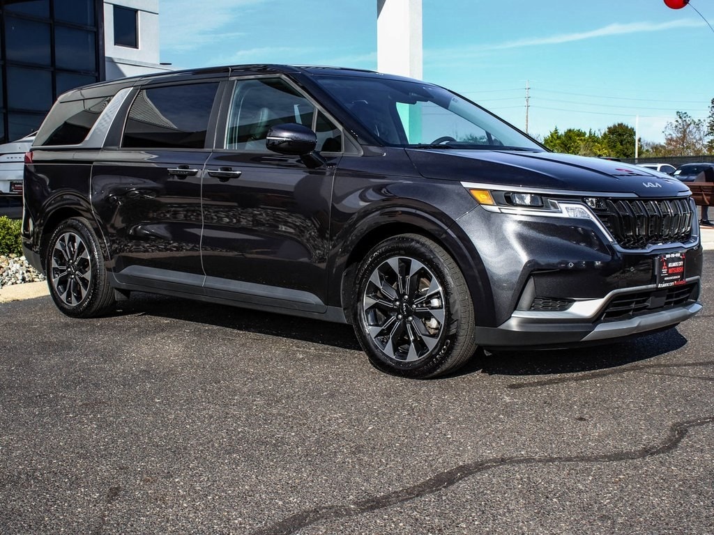 Used 2024 Kia Carnival EX MPV