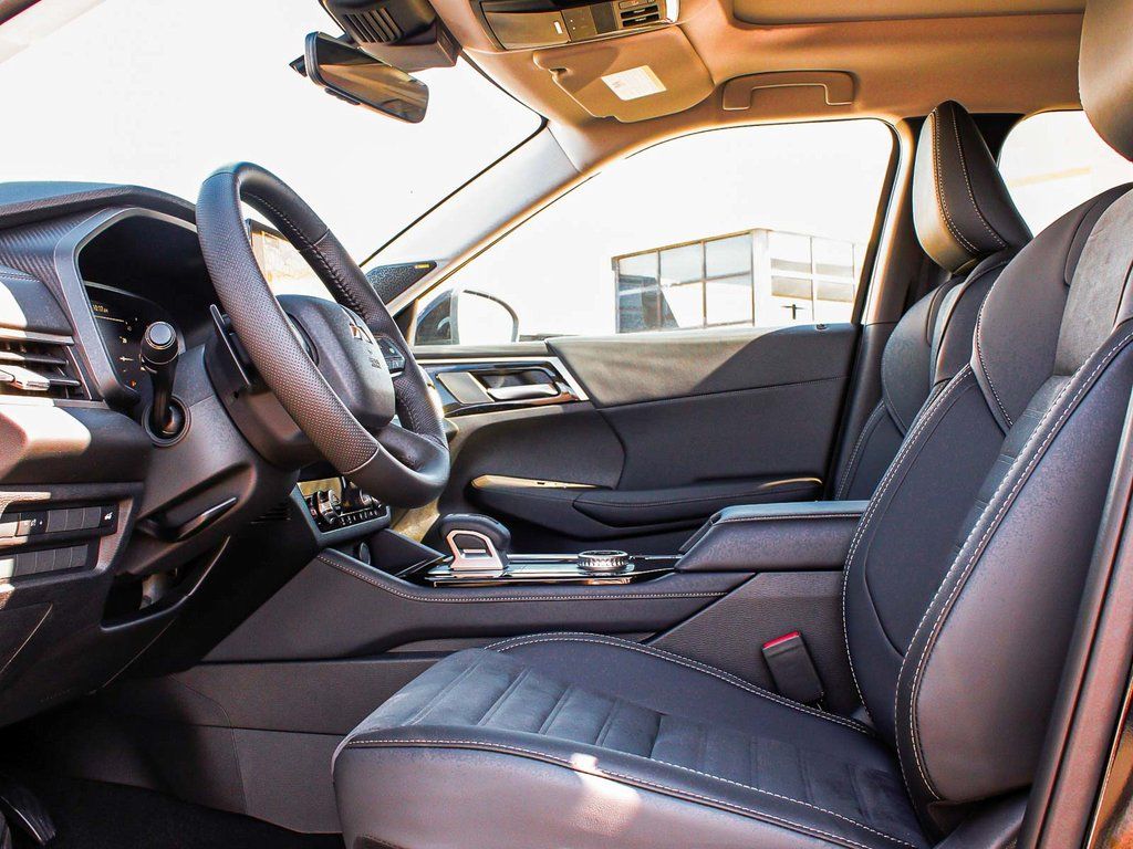 2025 Mitsubishi Outlander SE - Photo 29