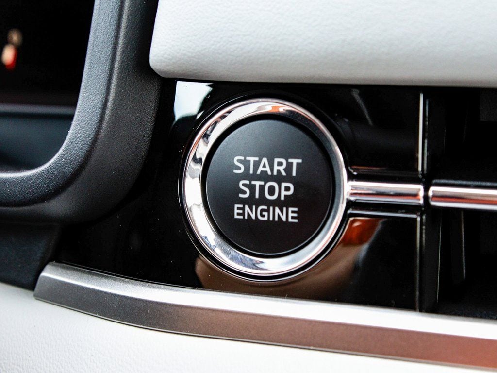 2025 Mitsubishi Outlander SEL Platinum Edition - Photo 32