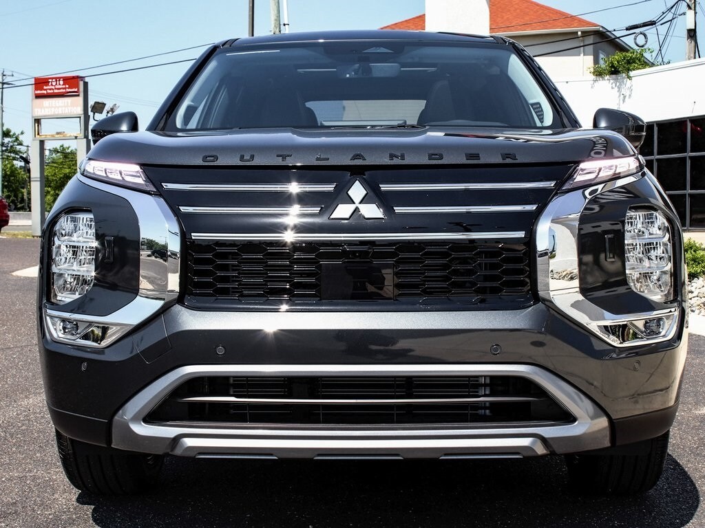 2025 Mitsubishi Outlander SE photo 2