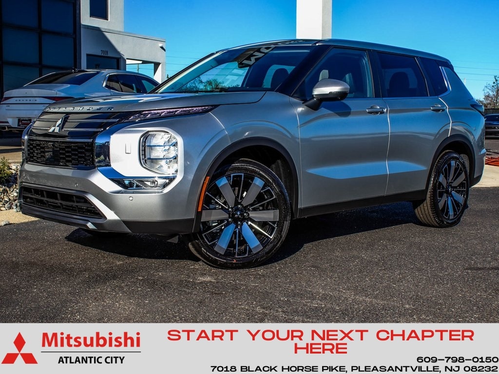 2025 Mitsubishi Outlander SE's photo