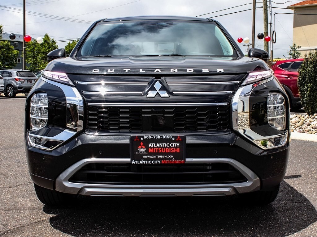 2025 Mitsubishi Outlander SE photo 2