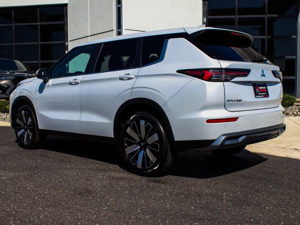2025 Mitsubishi Outlander SE Ralliart photo 4