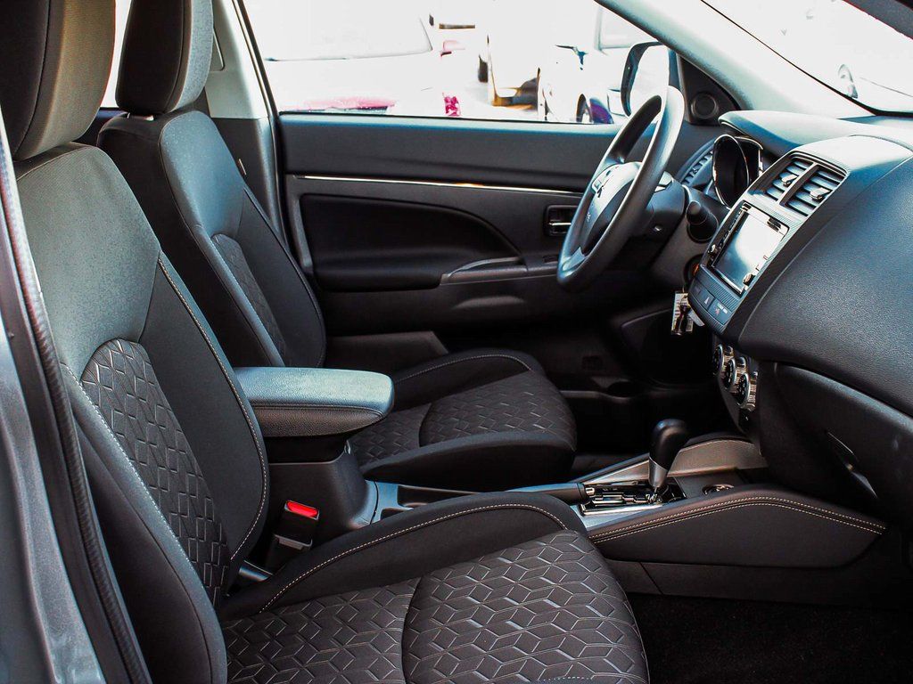 2025 Mitsubishi Outlander Sport ES - Photo 38