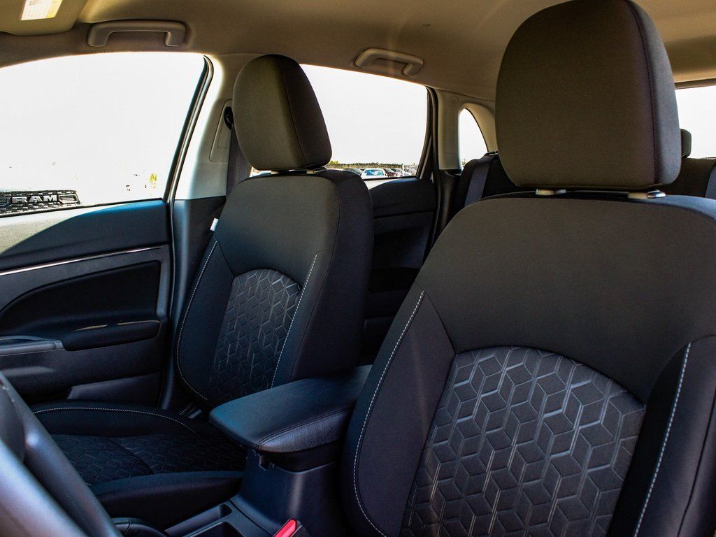 2025 Mitsubishi Outlander Sport ES - Photo 30