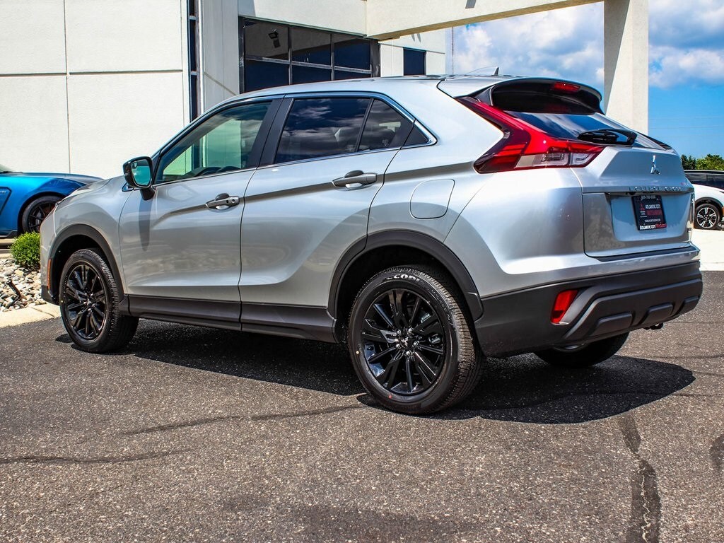 2025 Mitsubishi Eclipse Cross LE photo 4