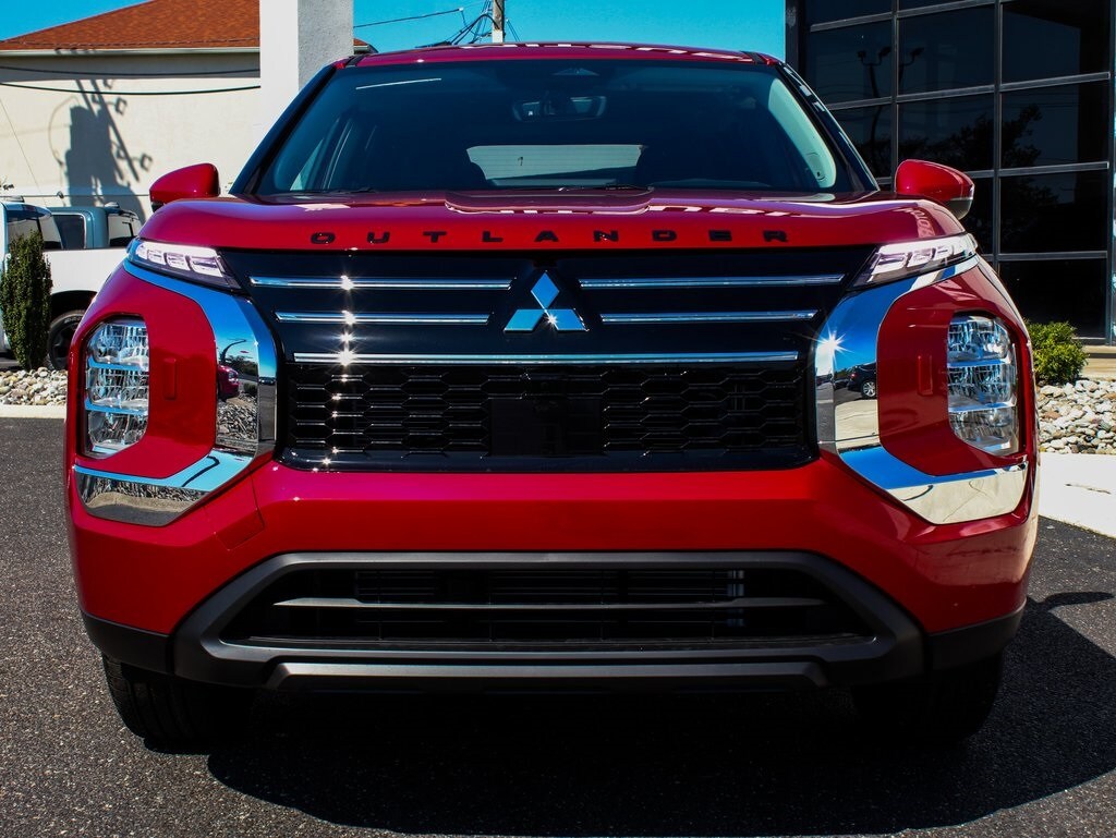 2025 Mitsubishi Outlander ES photo 2