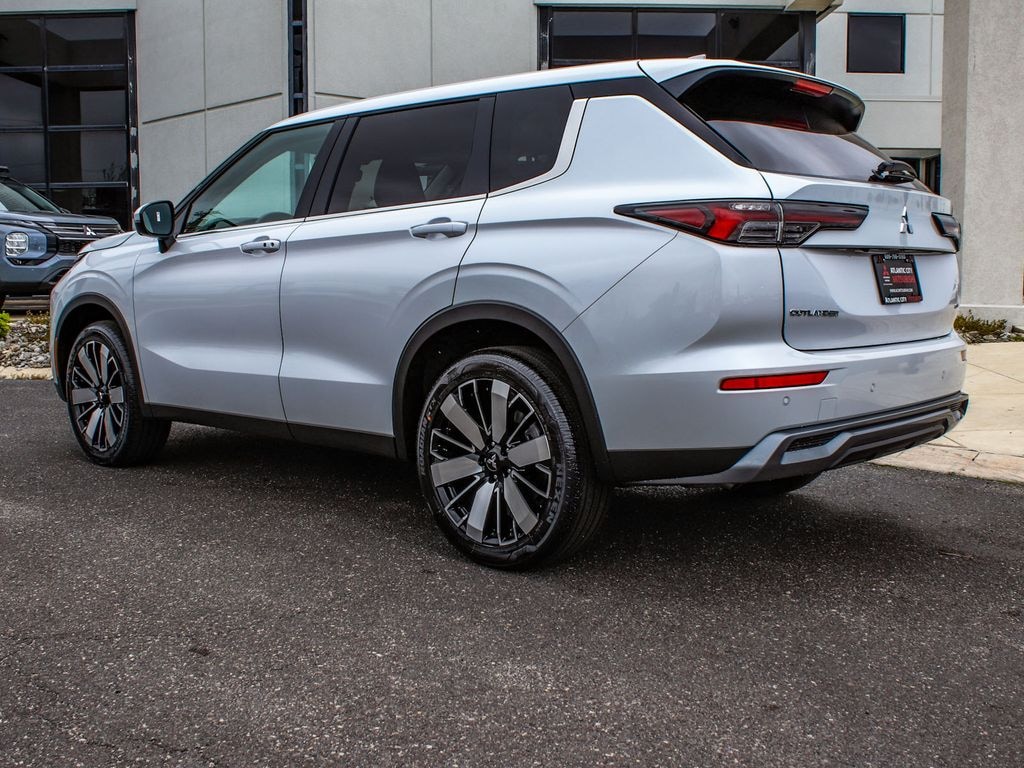 New 2026 Mitsubishi Outlander SE SUV