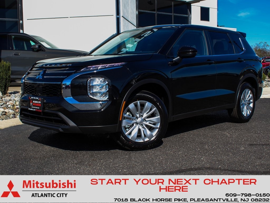 2025 Mitsubishi Outlander ES's photo