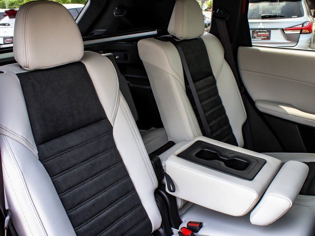 2025 Mitsubishi Outlander SE - Photo 40