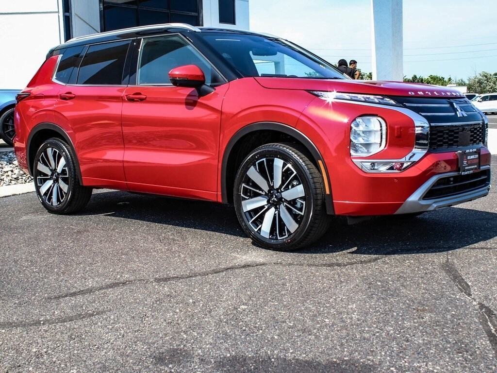 2025 Mitsubishi Outlander SEL photo 3