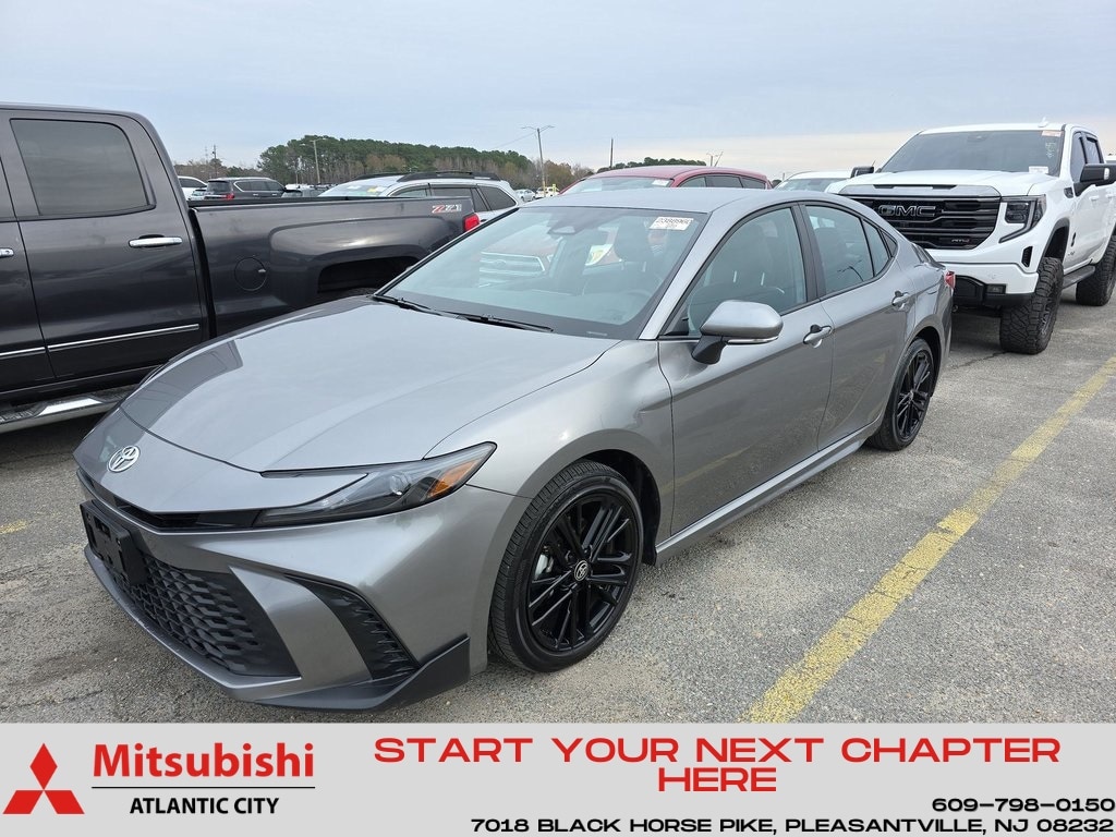 2025 Toyota Camry SE's photo