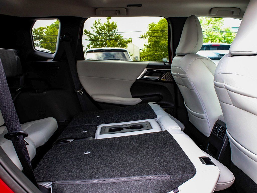 2025 Mitsubishi Outlander SE - Photo 38
