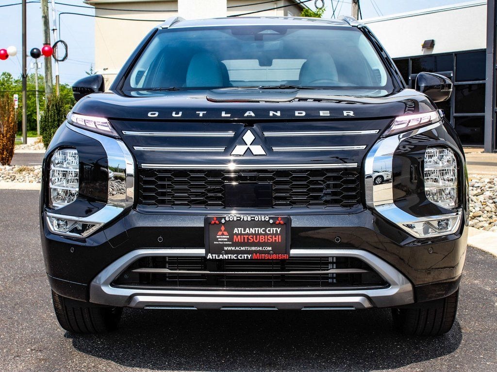 New 2025 Mitsubishi Outlander Platinum Edition SUV