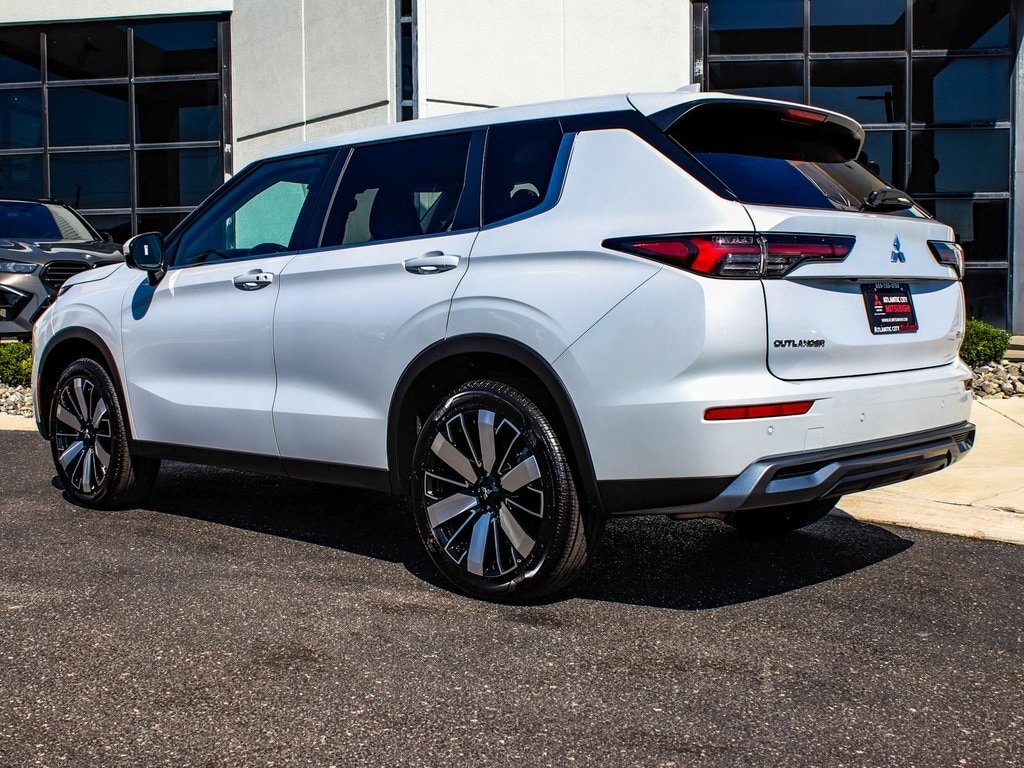 New 2025 Mitsubishi Outlander SE SUV