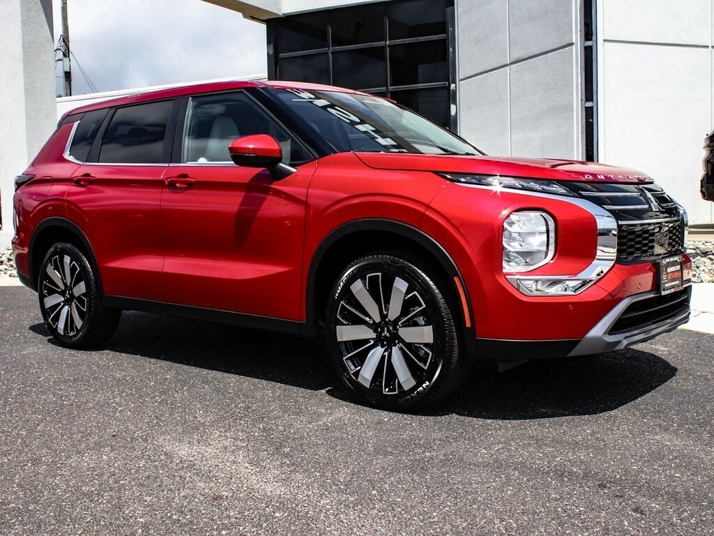 2025 Mitsubishi Outlander SE photo 3