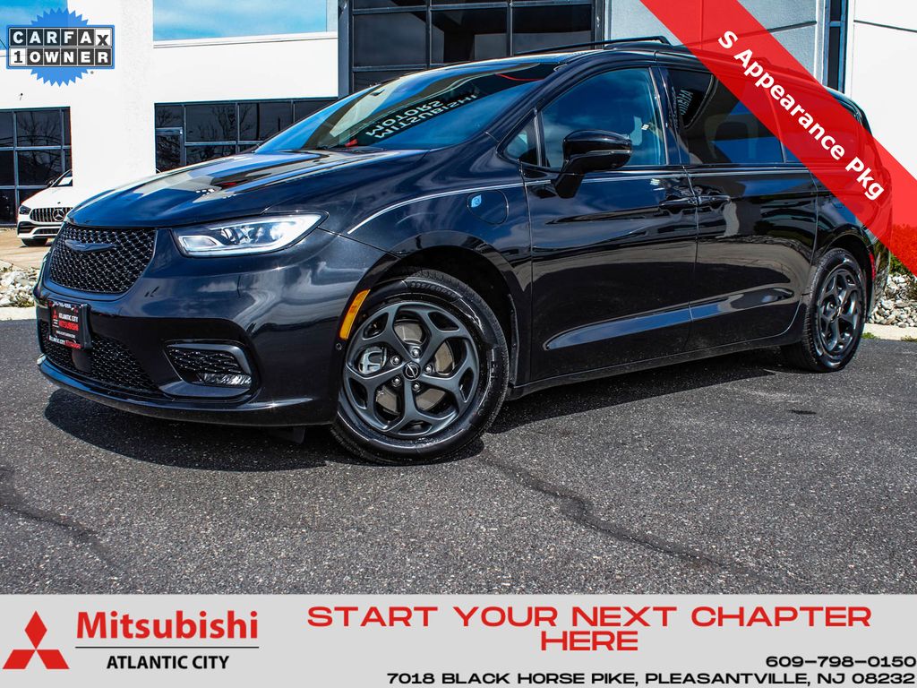 2022 Chrysler Pacifica Hybrid Touring L Hybrid's photo