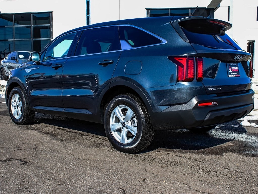 Used 2023 Kia Sorento LX SUV