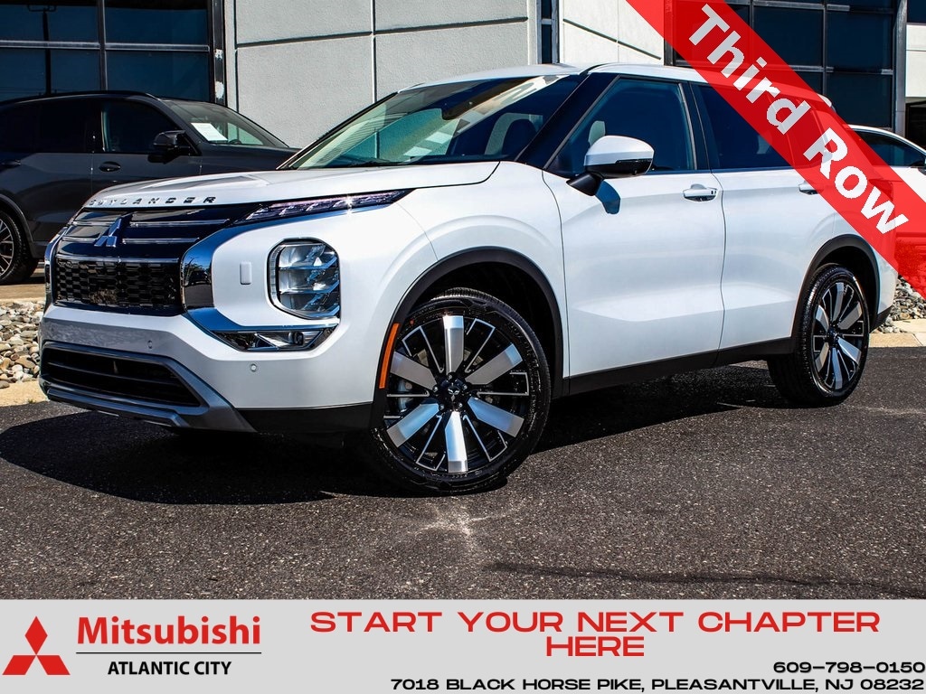 2025 Mitsubishi Outlander SE's photo