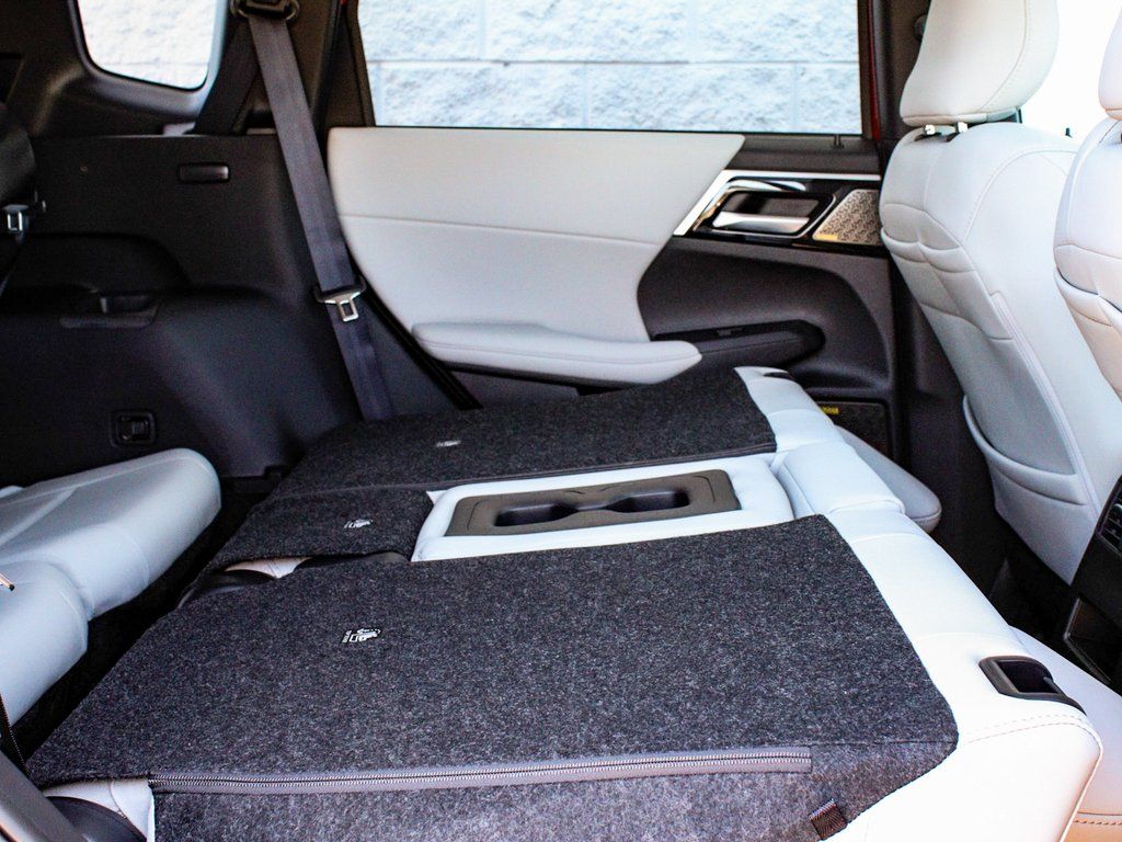 2025 Mitsubishi Outlander SE - Photo 38