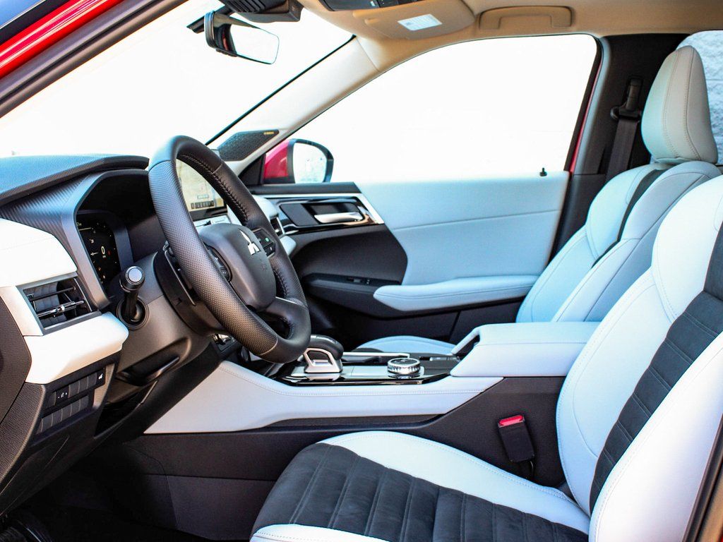 2025 Mitsubishi Outlander SE - Photo 31