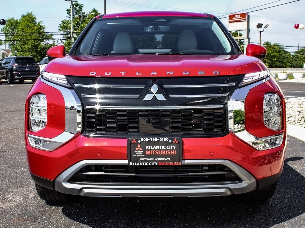 2025 Mitsubishi Outlander SE photo 2