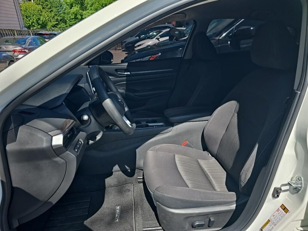 Used 2025 Nissan Altima SV Sedan