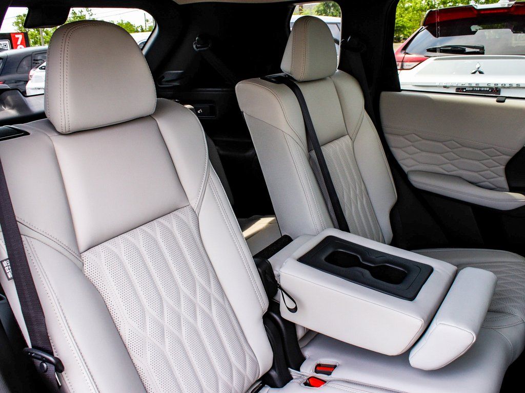 2025 Mitsubishi Outlander SEL Platinum Edition - Photo 40