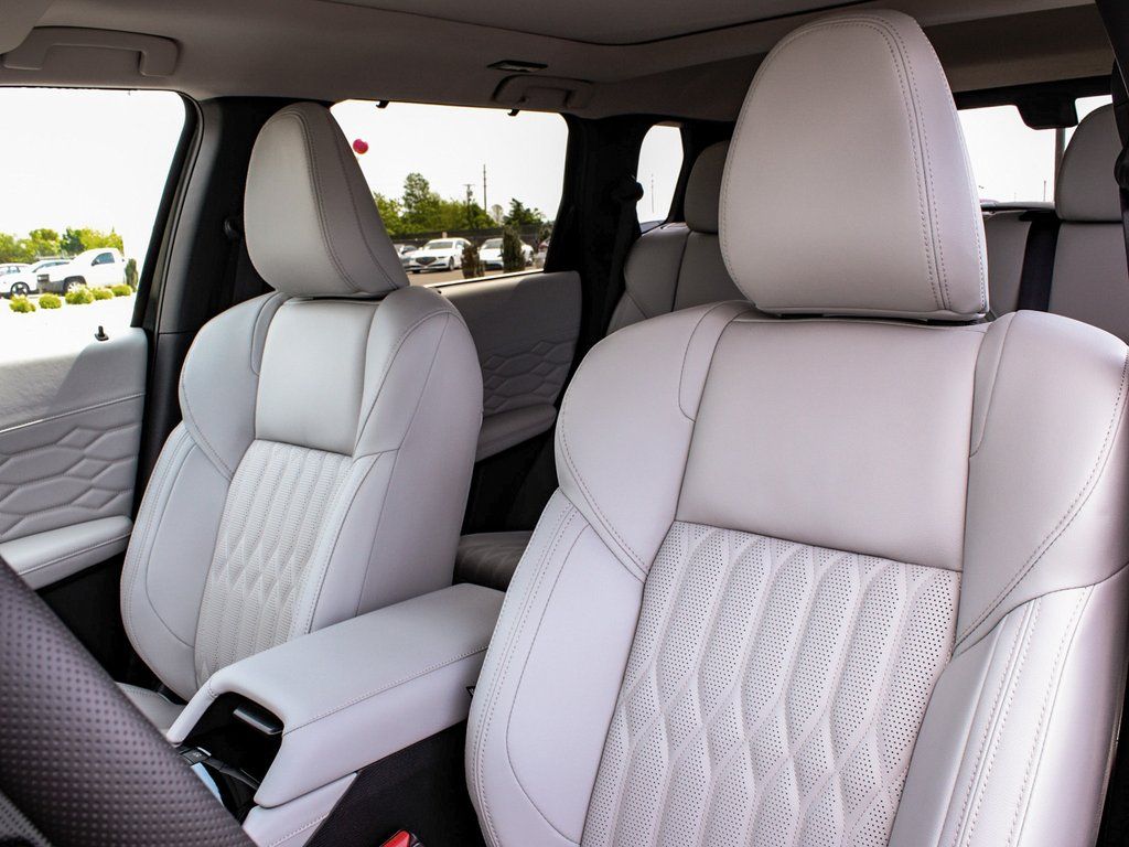 2025 Mitsubishi Outlander SEL Platinum Edition - Photo 34