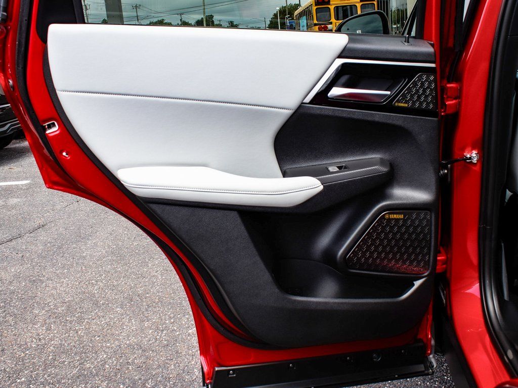 2025 Mitsubishi Outlander SE - Photo 11