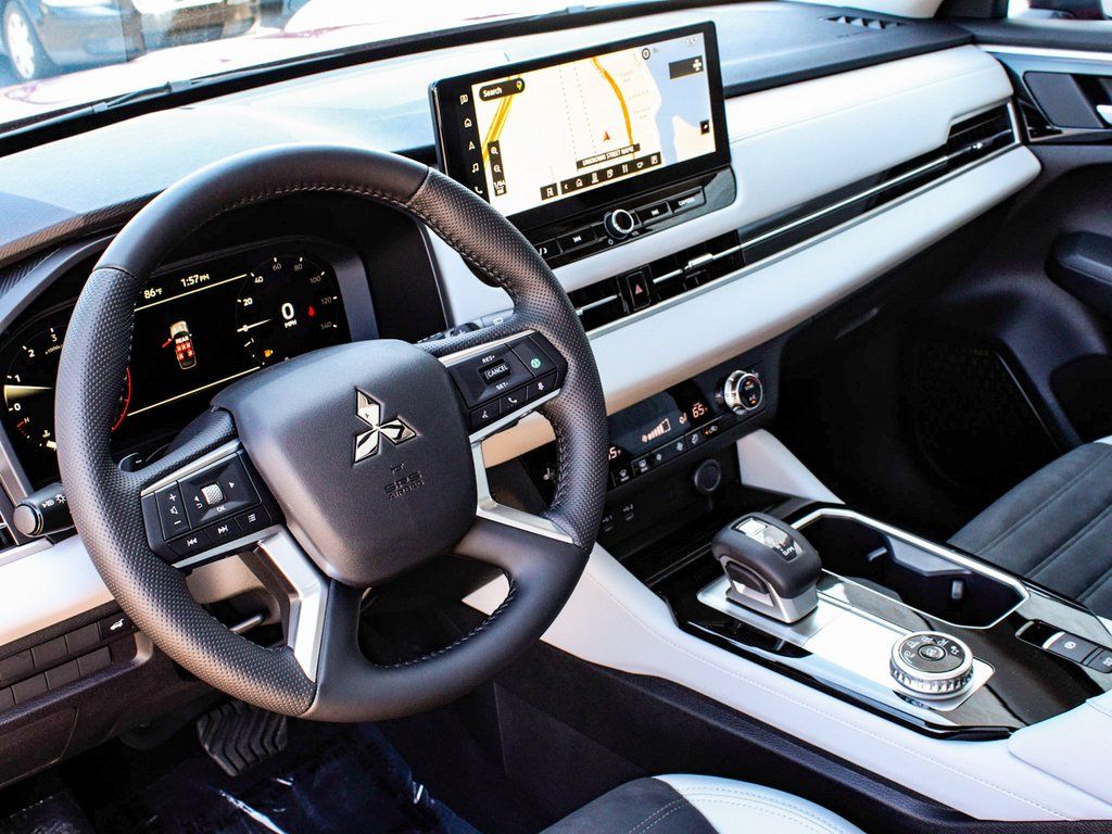 2025 Mitsubishi Outlander SE - Photo 15